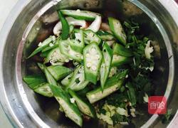 肉末秋葵香菇面的做法图解1