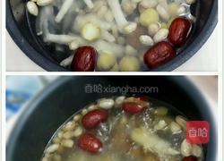 栗子花生鸡脚汤的做法图解4