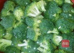清拌西兰花的做法图解1