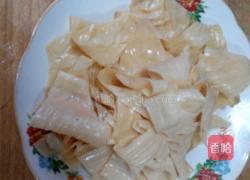 五花肉油豆皮炒韭菜苔的做法图解3