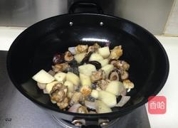 香菇土豆炖鸡腿的做法图解7