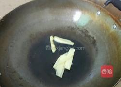 蘑菇炒鸡肉的做法图解5