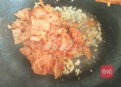 辣白菜炒饭的做法图解2