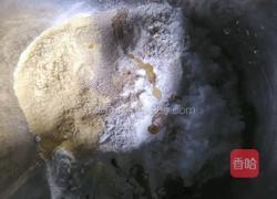 玉米面馒头的做法图解1