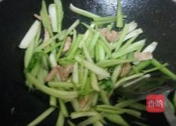 芹菜炒肉的做法图解4