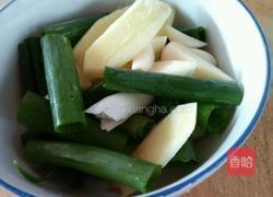 鱼头香菇豆腐蔬菜肉汤的做法图解3