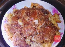 垫藕粉蒸肉的做法图解5