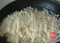 凉拌金针菇的做法图解1