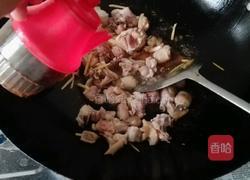黄花菜煮鸡肉的做法图解6