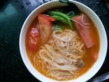 西红柿青菜火腿汤面