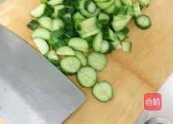 洋葱黄瓜炒鸡蛋的做法图解2