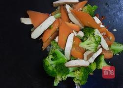 西兰花炒香干的做法图解8