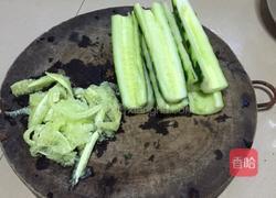 酸辣黄瓜的做法图解2