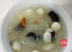 银耳莲子羹的做法图解3