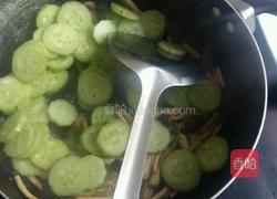 茶树菇炒黄瓜的做法图解4