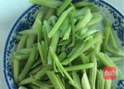 芹菜鲫鱼的做法图解2