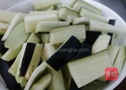 蒜香烧茄子的做法图解1
