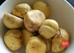 香菇板栗炖鸡的做法图解3