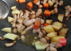 土豆胡萝卜烧里脊的做法图解4