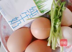 牛奶炒鸡蛋的做法图解1