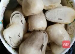 草菇炒牛肉的做法图解3