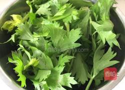 酱油芹菜叶的做法图解1