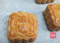 豆沙蛋黄广式月饼的做法图解14