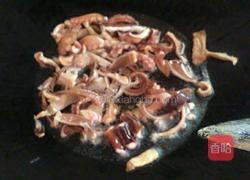 鱿鱼瘦肉闷茄子的做法图解2