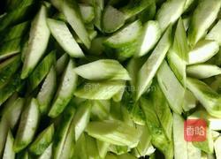 丝瓜炖豆腐的做法图解1