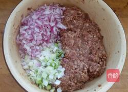 洋葱羊肉包子的做法图解1