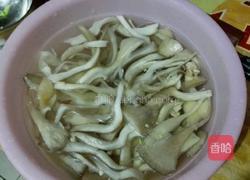 平菇炒火腿的做法图解1