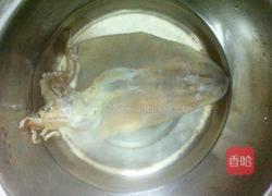 萝卜鱿鱼龙骨汤的做法图解2