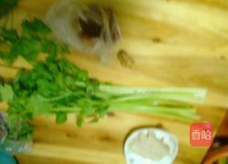 芹菜肉馅饺子。的做法图解3