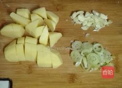 小鸡炖土豆的做法图解2