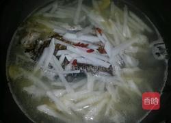 鱼浓汤白鲫煮萝卜丝的做法图解3