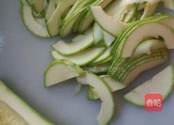 虾米炒绞瓜的做法图解2