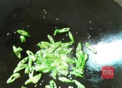 青椒炒牛肉饼的做法图解3
