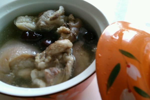 黄精煨肘