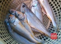 清蒸小黄鱼的做法图解1