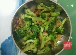 西兰花炒五花肉的做法图解3