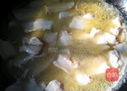 五花肉炖包菜的做法图解2