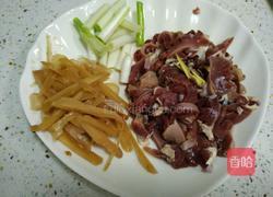 芹菜炒胗花的做法图解2