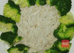 西兰花金针菇蒸排骨的做法图解5