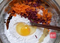 红萝卜紫薯糯米粉煎饼的做法图解2