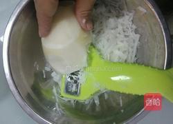 萝卜丝猪肉包的做法图解2