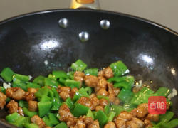 青椒炒肉丁的做法图解7