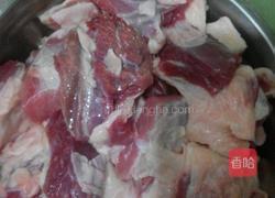 红烩土豆烧牛腩的做法图解1