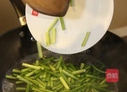 蒜苔炒腊肉的做法图解4