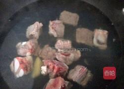 莲藕排骨汤的做法图解3