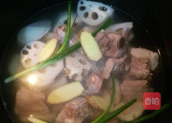 莲藕排骨汤的做法图解6
